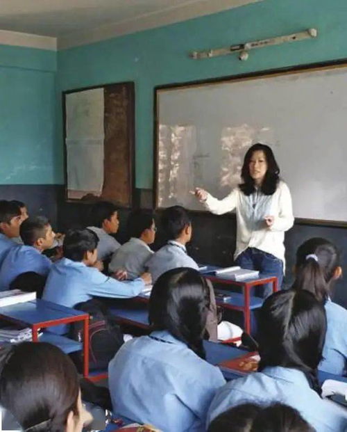 陈慧珊在课堂上授课