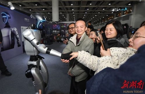 观众观看AI机器人表演