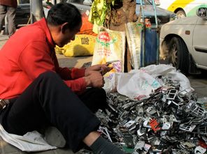 地震中淡定阿姨回厨房拿手机
