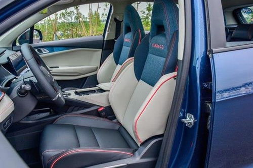 小米YU7车内座椅展示AI大沙发设计细节