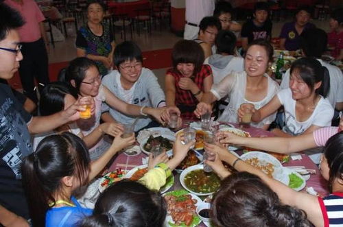 家庭庆祝孩子高考取得优异成绩