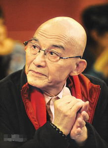 游本昌在抖音拍摄短视频