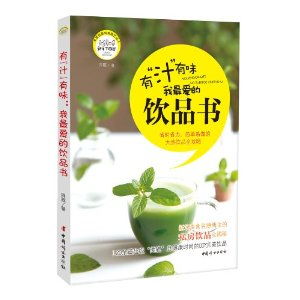 窗边摆放的书籍与饮品特写