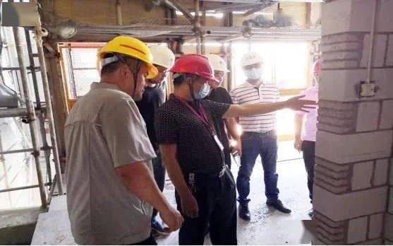 施工现场检查人员抽检钢筋质量