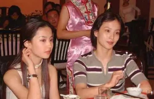 刘亦菲温柔互动