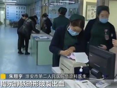 学生深夜复习备战高考