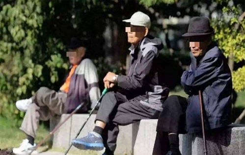 68岁大爷身上的纹身