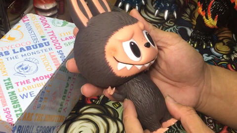 于正的Labubu风波：一场玩偶引发的舆论风暴