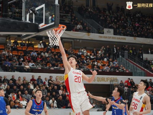 杨瀚森身披尼克斯战袍