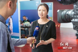 莎河娜斯接受媒体采访