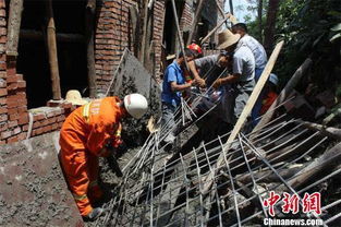劣质钢筋曝光！楼盘安全隐患触目惊心，工人竟徒手掰断钢筋