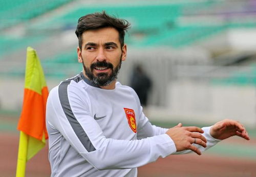 弗拉格在训练场接受采访