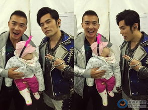 周杰伦抱着女儿看演唱会