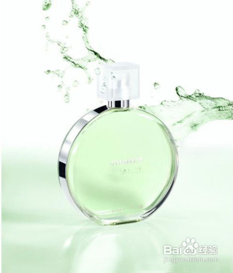 办公室白领使用信息素香水场景