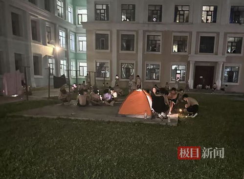 大学生走廊打地铺避暑？真实情况让人既心疼又无奈