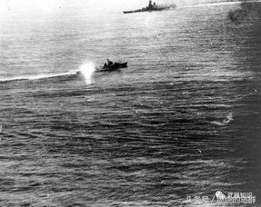 老式战舰沉没的历史照片