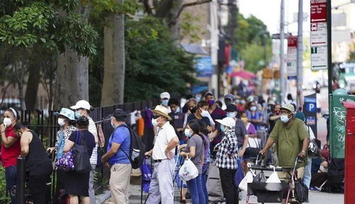 加沙街头，我亲眼看到他们为一块面包倒下