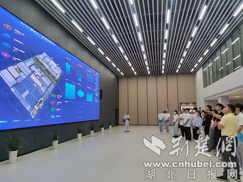 工厂车间生产线运作场景