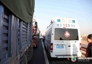 救护车在高速上行驶