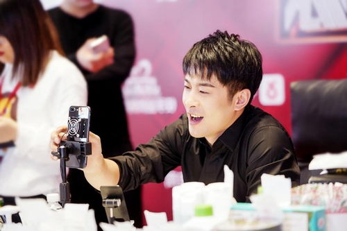 姜延琛在直播间与粉丝互动<br><h2 id=