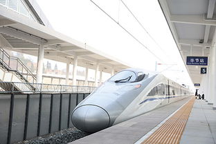 高铁专列驶入车站