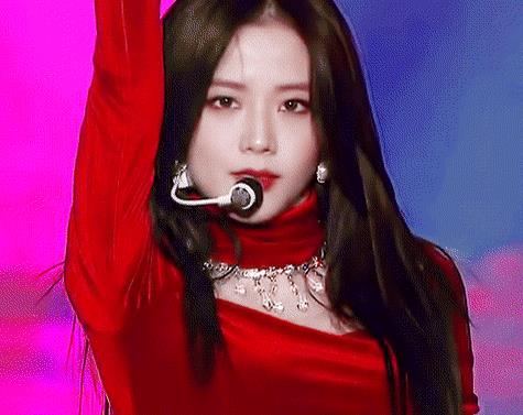 金智秀舞台表演特写图