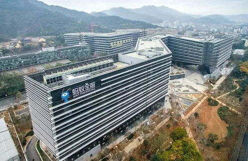 安踏收购狼爪，能否复制下一个始祖鸟神话？