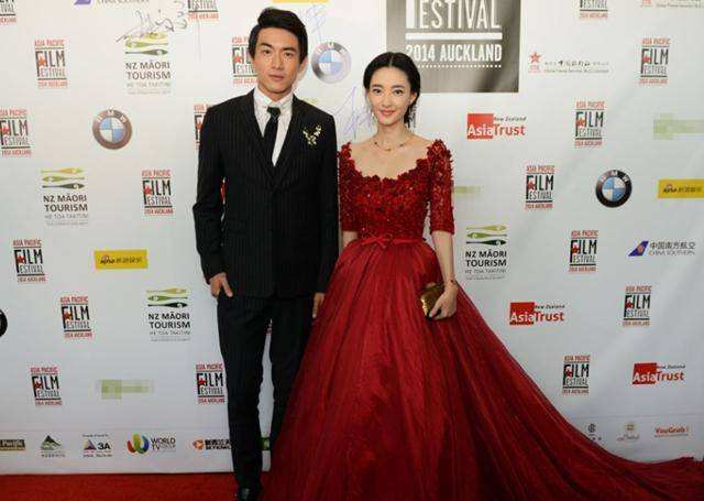 张若昀与林更新红毯造型对比