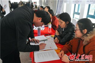 毕业生参加招聘会现场