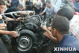 洪水退去后，汽车城老板哽咽谈损失：满地泥泞中藏着多少心酸与坚守