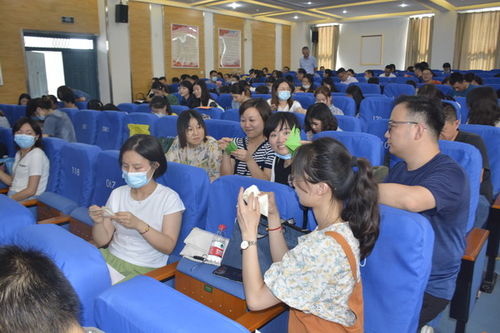 姚剑在会议中发言