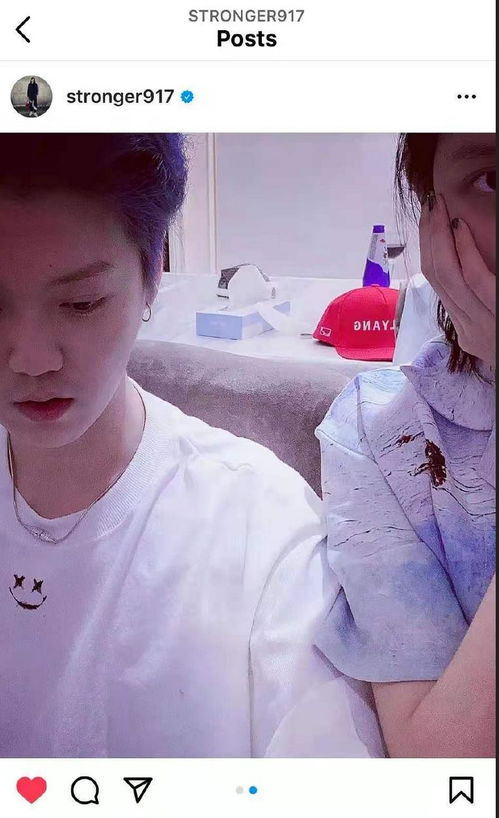 关晓彤素颜与鹿晗亲密合影<p>这张素颜合照中，关晓彤脸上带着些许疲惫，鹿晗则在一旁温柔地看着她。这样的画面，比任何公关稿都更有说服力。</p><p>如今，两人已经在一起八年，这段感情早已超越了新鲜感，进入了更深的层次。或许正如网友所说：“真正的爱情，不是轰轰烈烈，而是细水长流。”</p>                        </p>
                        <!-- E 正文 -->
                    </div>

                    <!-- S 付费阅读 -->
<!-- E 付费阅读 -->


                    <!-- S 点赞 -->
<div class=