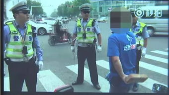 外卖员接受采访表达无奈心情