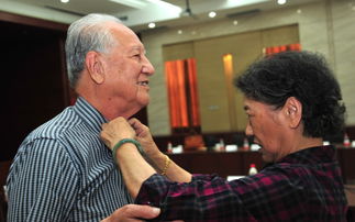 黄旭华妻子李世英在送别现场