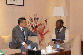 洪森接受采访谈泰国政局变化新闻画面