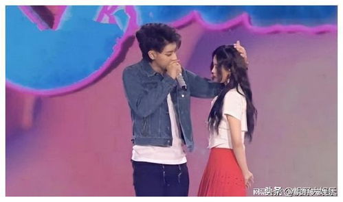 黄子韬徐艺洋现身鹿晗演唱会，粉丝尖叫不断！现场氛围燃爆了