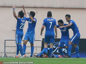 盐城队球员庆祝进球