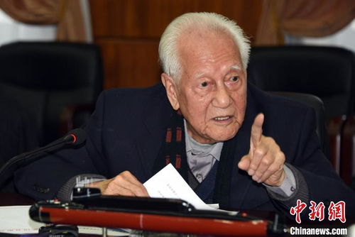 群众排队献花悼念黄旭华院士