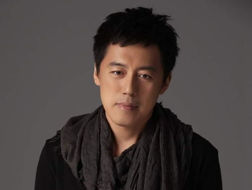 张宇街头满头白发