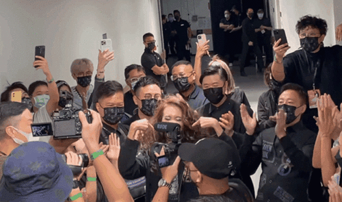 演唱会现场观众席空座位