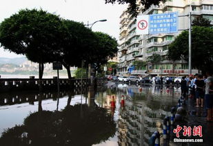 榕江街道被洪水淹没<p>由于强降雨持续不断，原本刚刚恢复的道路再次中断，清淤工作被迫暂停，整个县城陷入一片混乱。</p><br><h2 id=