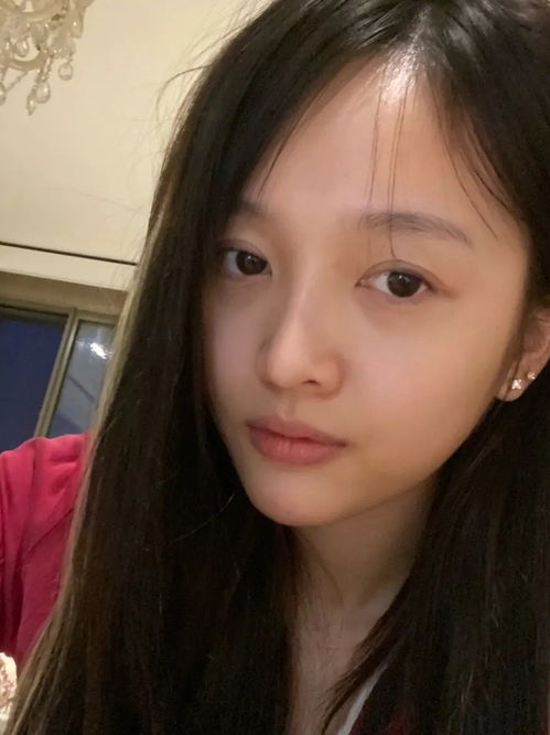 孟子义社交媒体自拍微笑