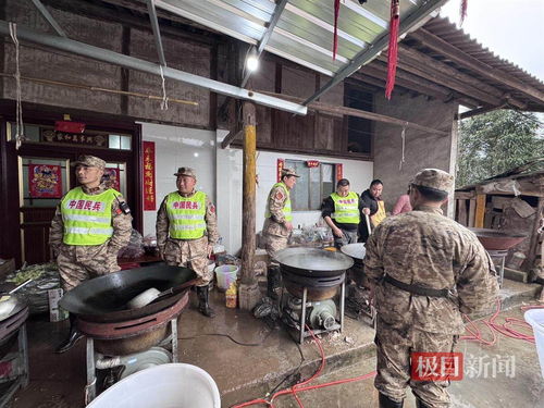 居民为救援人员做饭