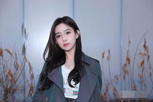 孟子义舞台演唱表情专注