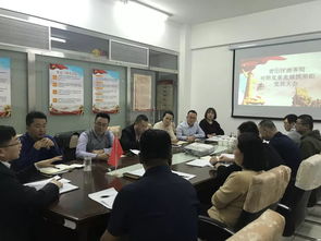 社区居民观看音乐会