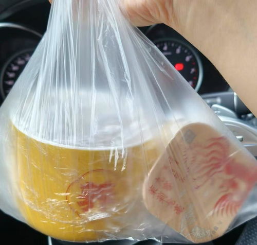 奈雪小盒茶惊现青蛙尸体！网友震惊，品牌信任再受重创