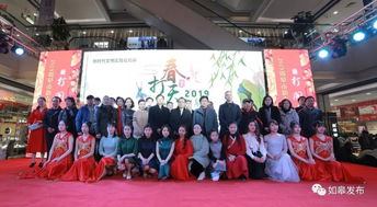 一群年轻邮政工作者在舞台分享经验