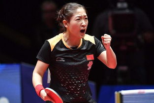 刘诗雯在图书馆学习