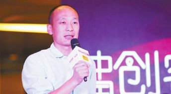 雷军在纽北现场庆祝小米SU7 Ultra刷新纪录