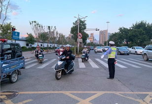 年轻人驾驶电动车